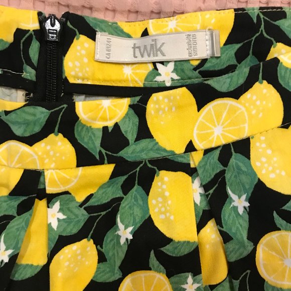 2/$20 Lemon Print Cotton Mini Skirt Large - Picture 3 of 6